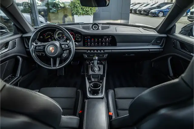 Porsche 992 view 9