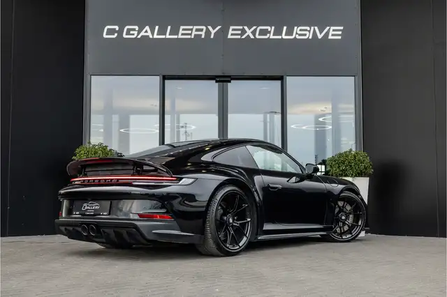 Porsche 992 view 7