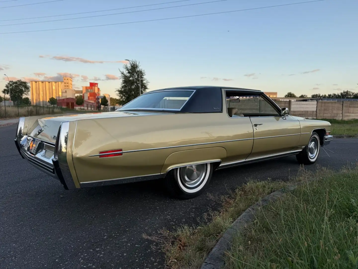 Cadillac Deville Coupe Gold - 1