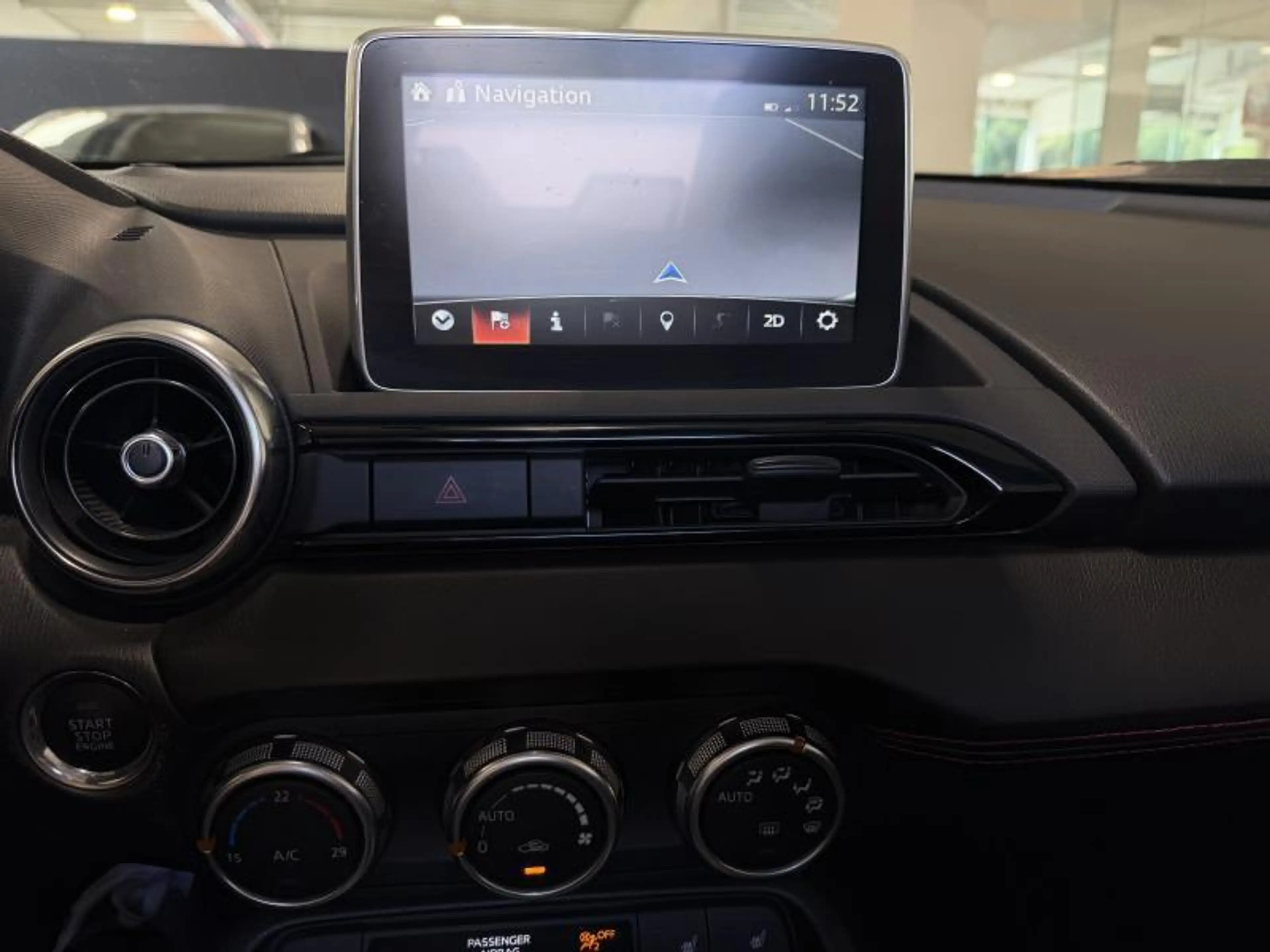 Mazda MX-5 ROADSTER 1.5 ESS — photo 13