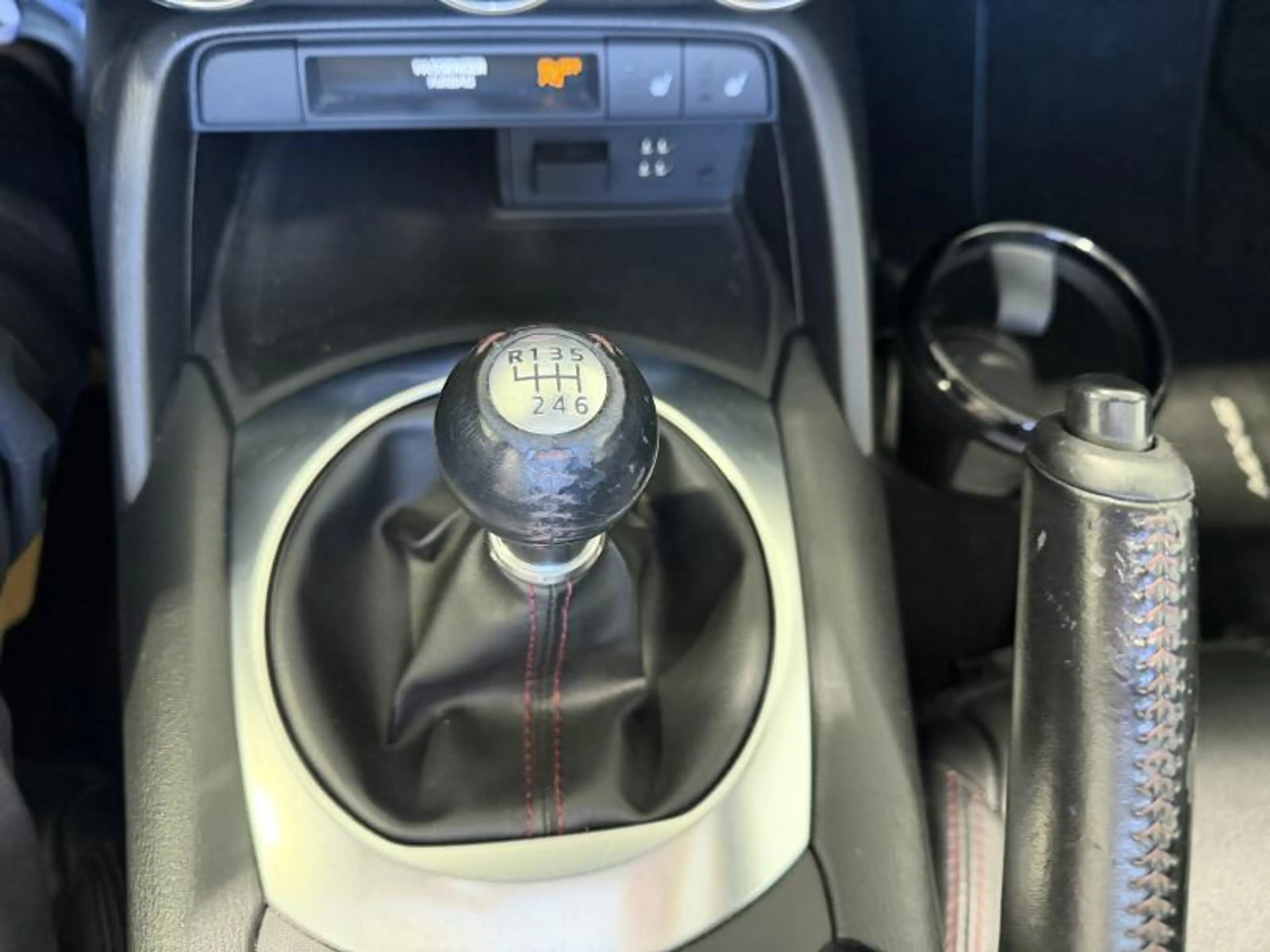 Mazda MX-5 ROADSTER 1.5 ESS — photo 15