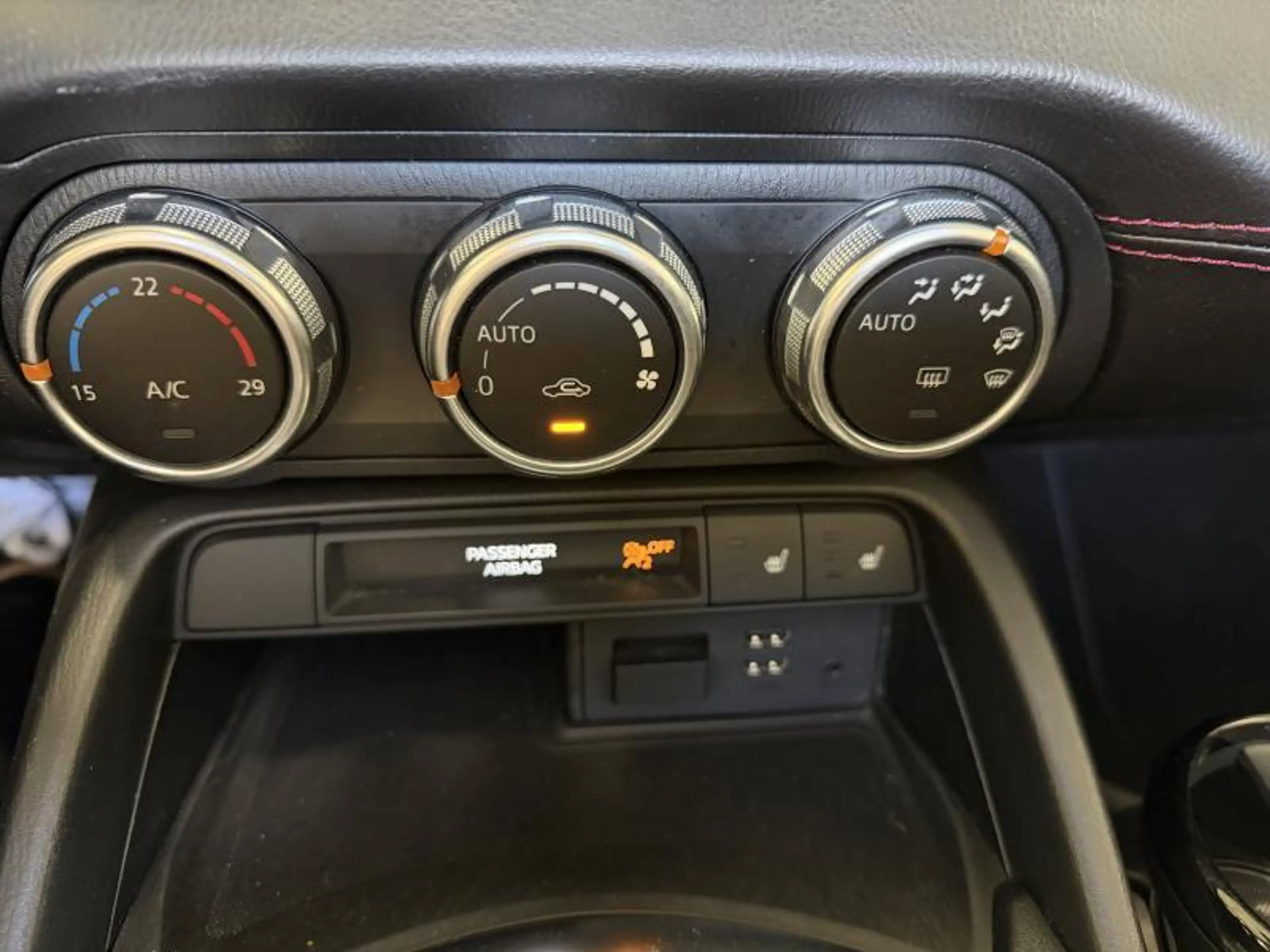 Mazda MX-5 ROADSTER 1.5 ESS — photo 14