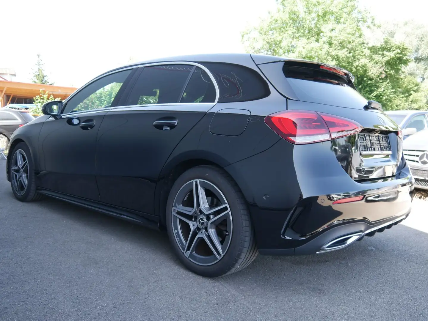 Mercedes-Benz A 180 AMG-Line NAVI/LED/360°/DISTR/CARPLAY Schwarz - 2