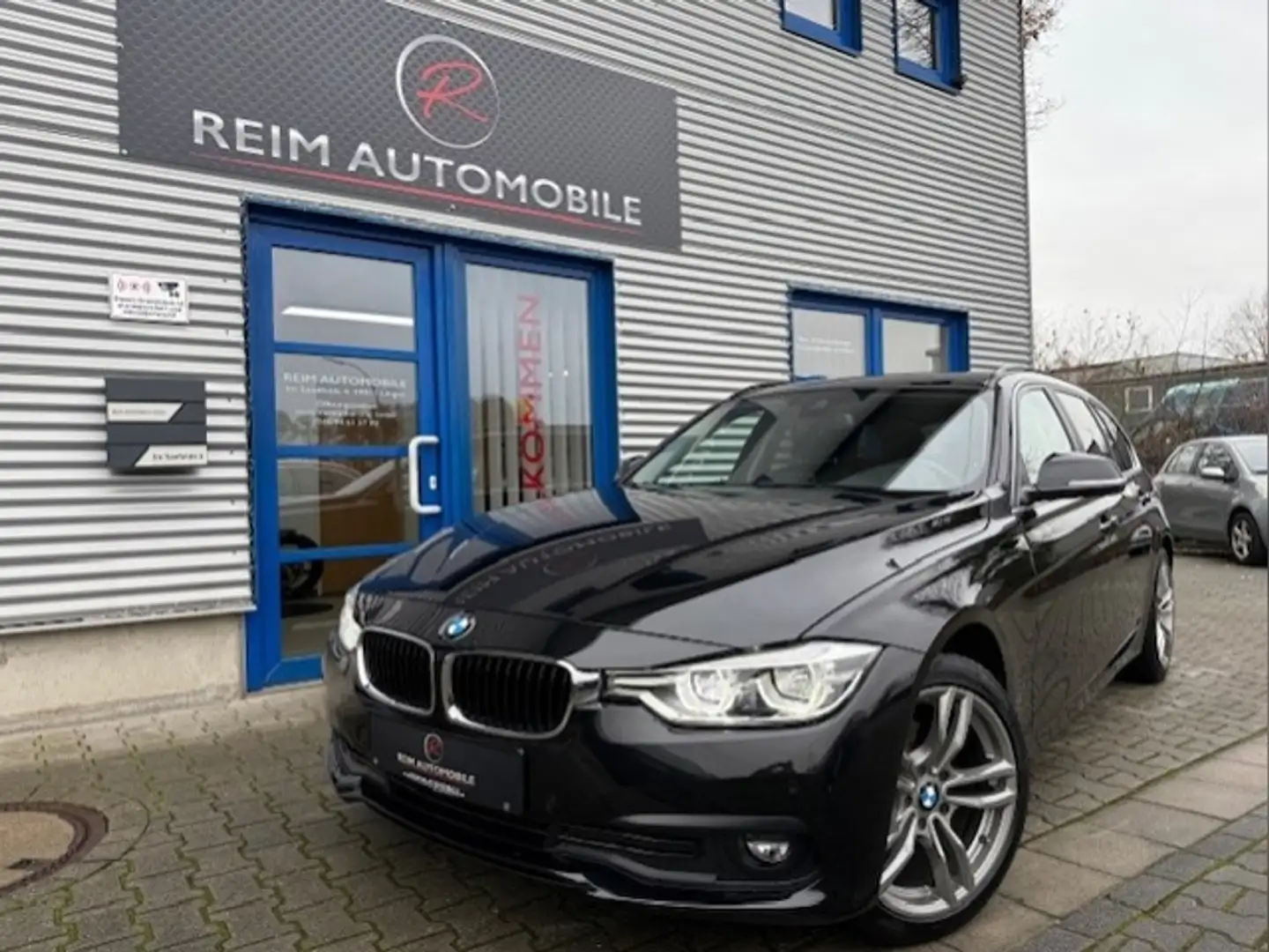 BMW 320 d AUTOMATIK "Advantage"*AHK*NAVI*LED*LICHT-PAKET* Schwarz - 1