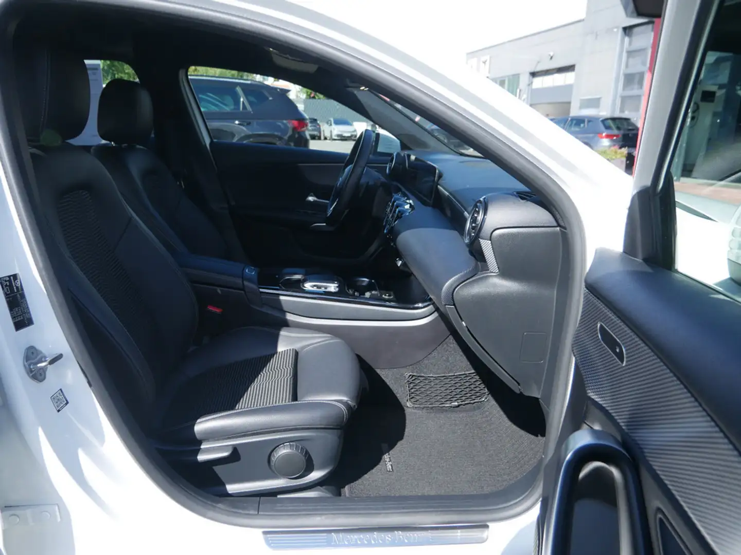 Mercedes-Benz A 220 Progressive PTS NAVI LED MBUX VOLL-LED Weiß - 2