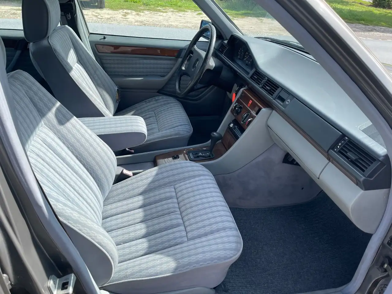Mercedes-Benz E 230 Automatik, foto 10