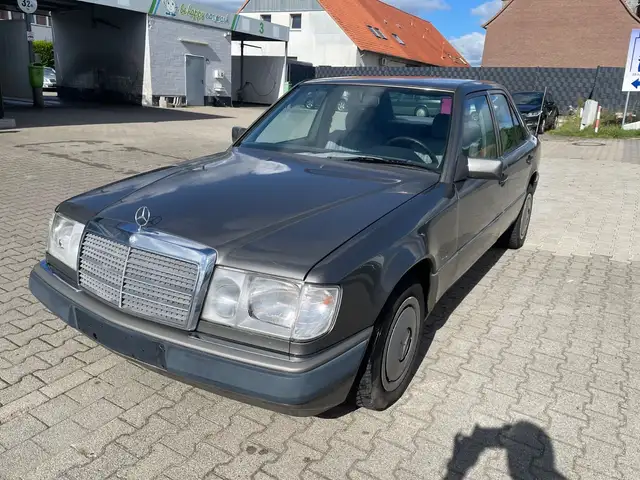 Mercedes-Benz E 230 Automatik