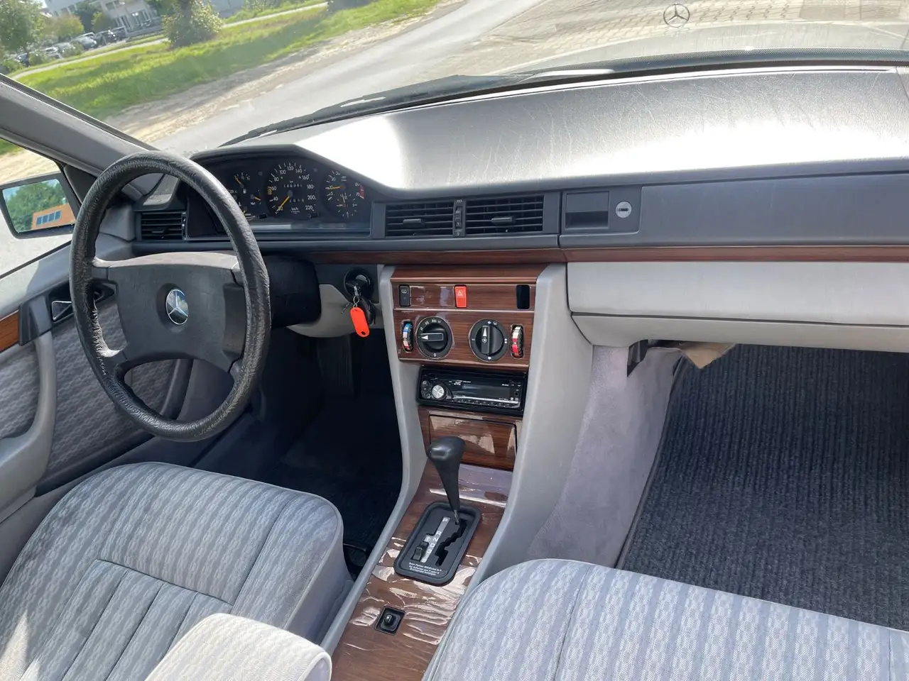 Mercedes-Benz E 230 Automatik, foto 12