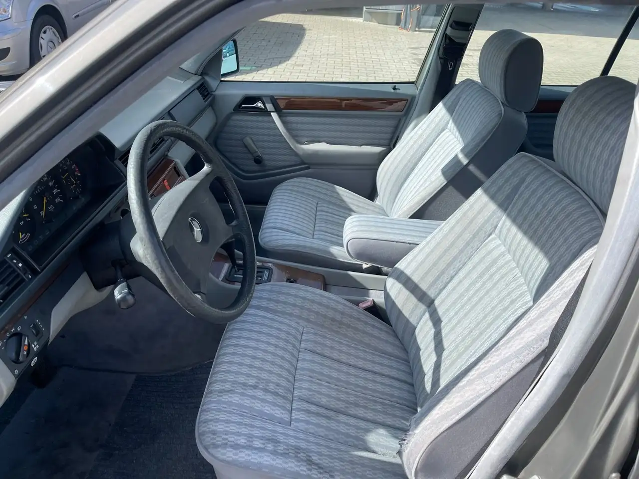 Mercedes-Benz E 230 Automatik, foto 9