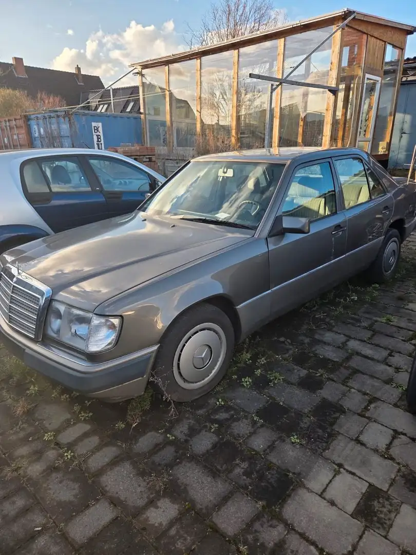 Mercedes-Benz E 230 Automatik Gris - 2