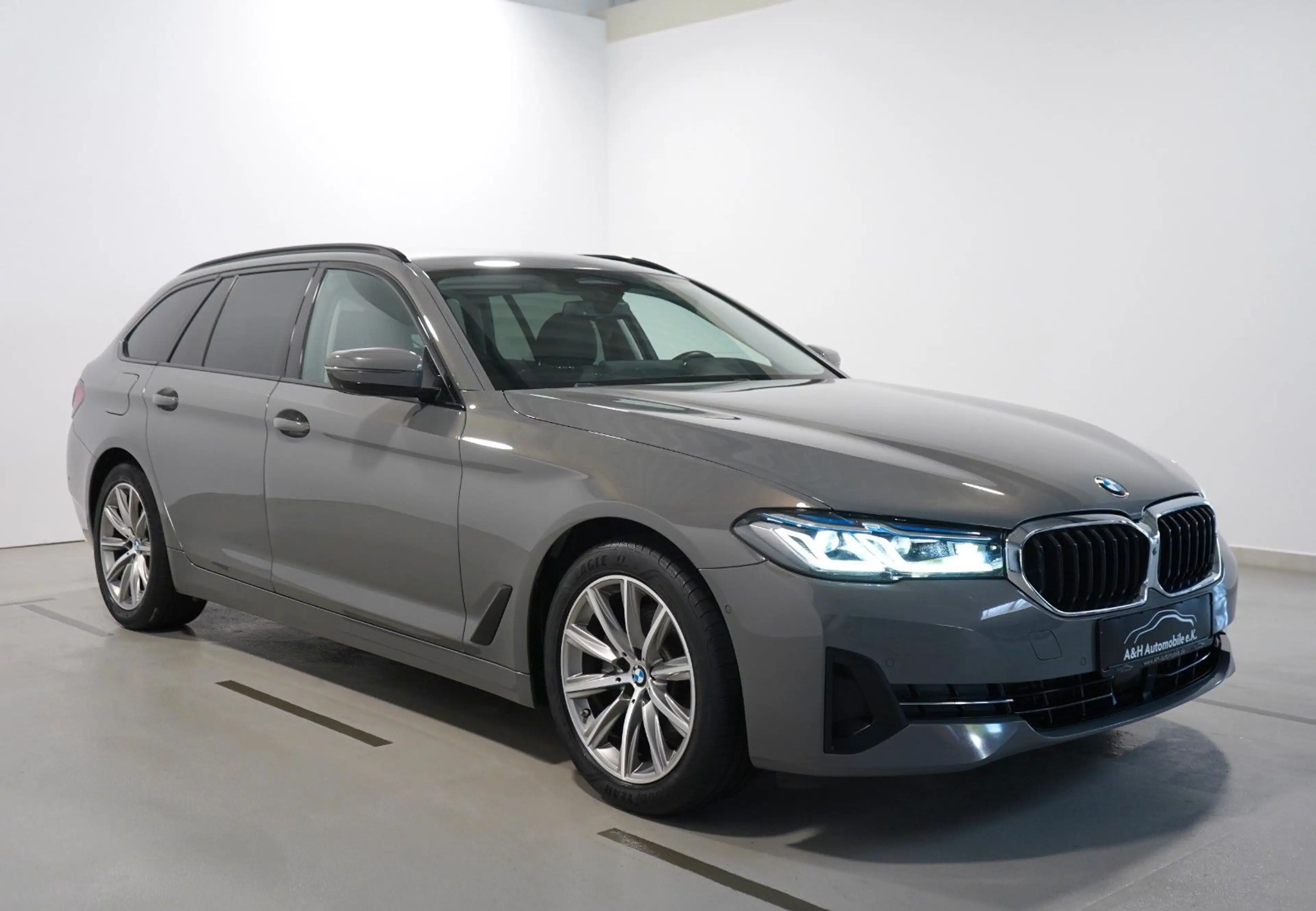 BMW 520 Touring *ACC*LASER*360°-KAM*AHK*HEADUP*