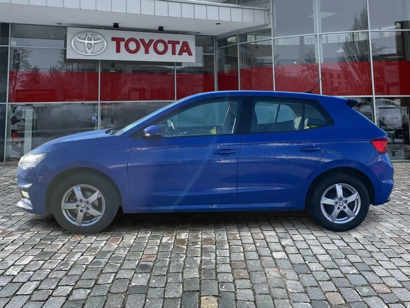 Skoda Fabia 1.0 TSI Ambition Gepflegter Kompaktwagen Blau - 2