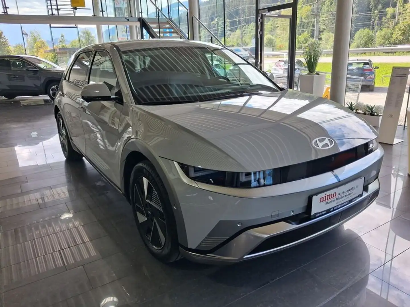 Hyundai IONIQ 5 Prestige 84kWh 4WD Grau - 2