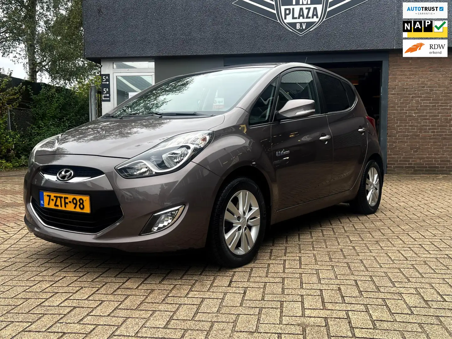 Hyundai iX20 1.4i Go! Navi_Clima_Cruise 1ste eign_NAP Braun - 1