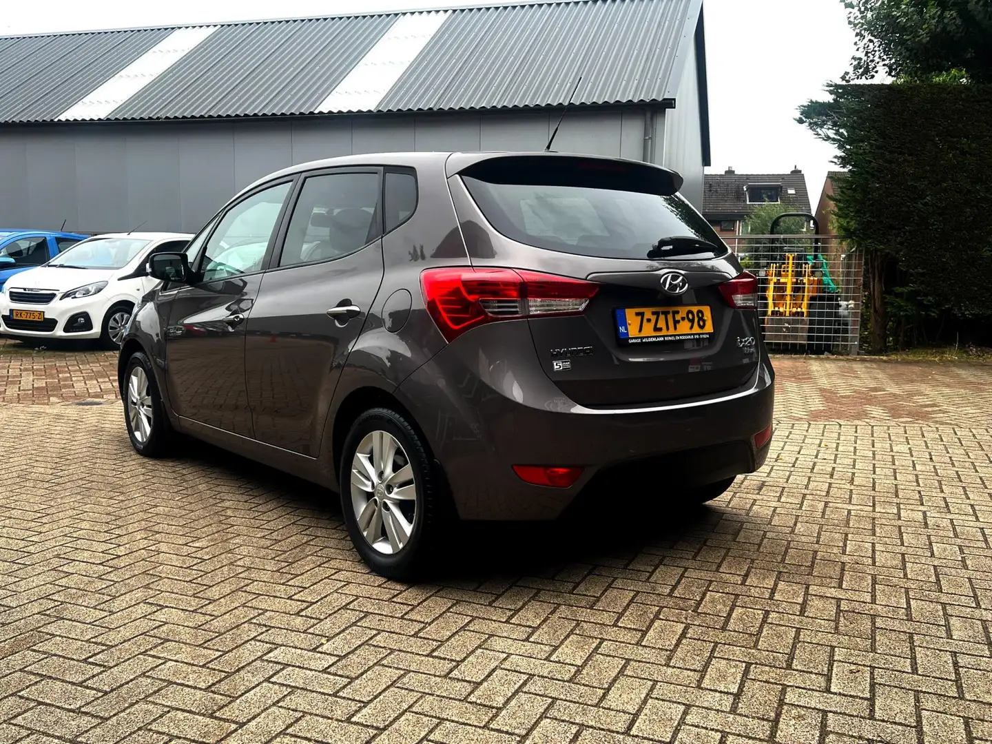Hyundai iX20 1.4i Go! Navi_Clima_Cruise 1ste eign_NAP Braun - 2