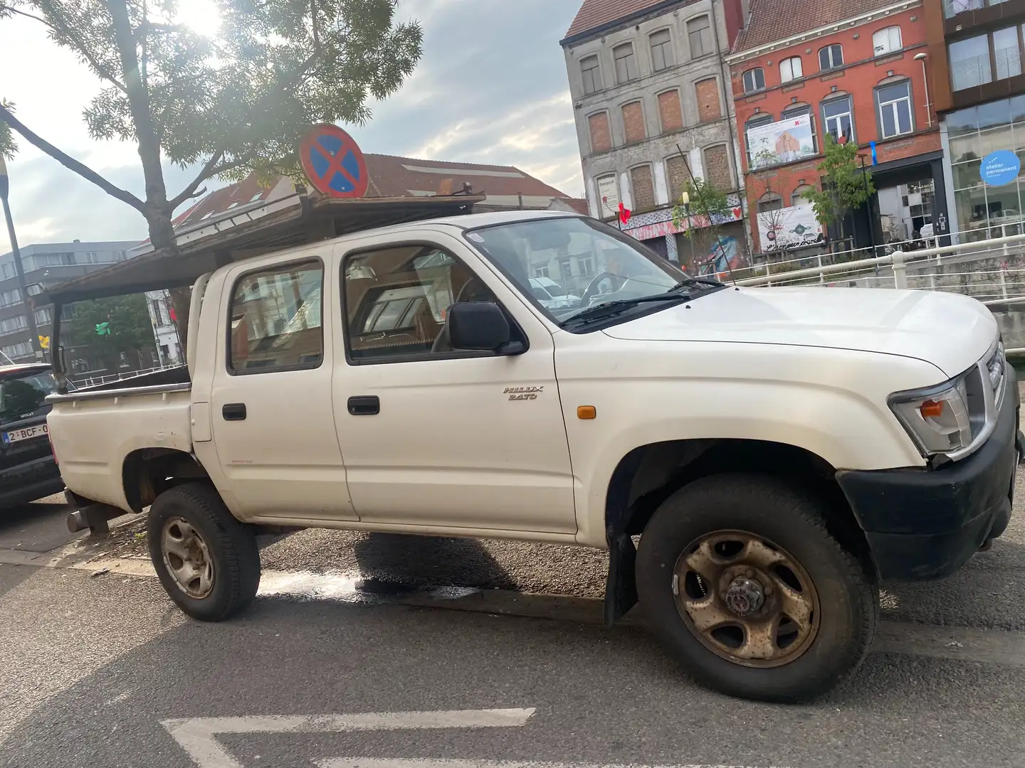 Toyota Hilux 2.4 TD 4WD - 1