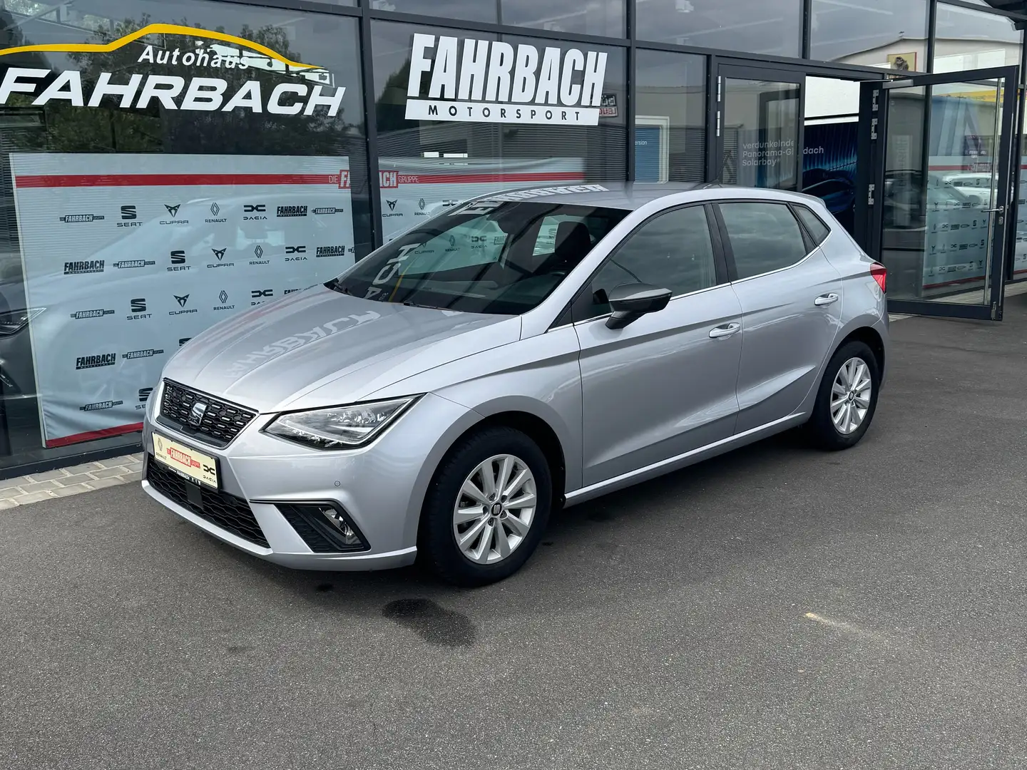 SEAT Ibiza Xcellence Grau - 2