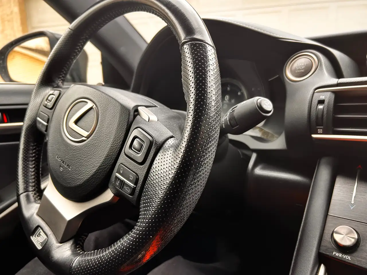Lexus IS снимка Lexus IS