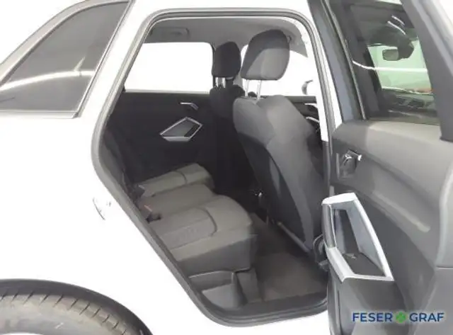 Audi Q3 view 9