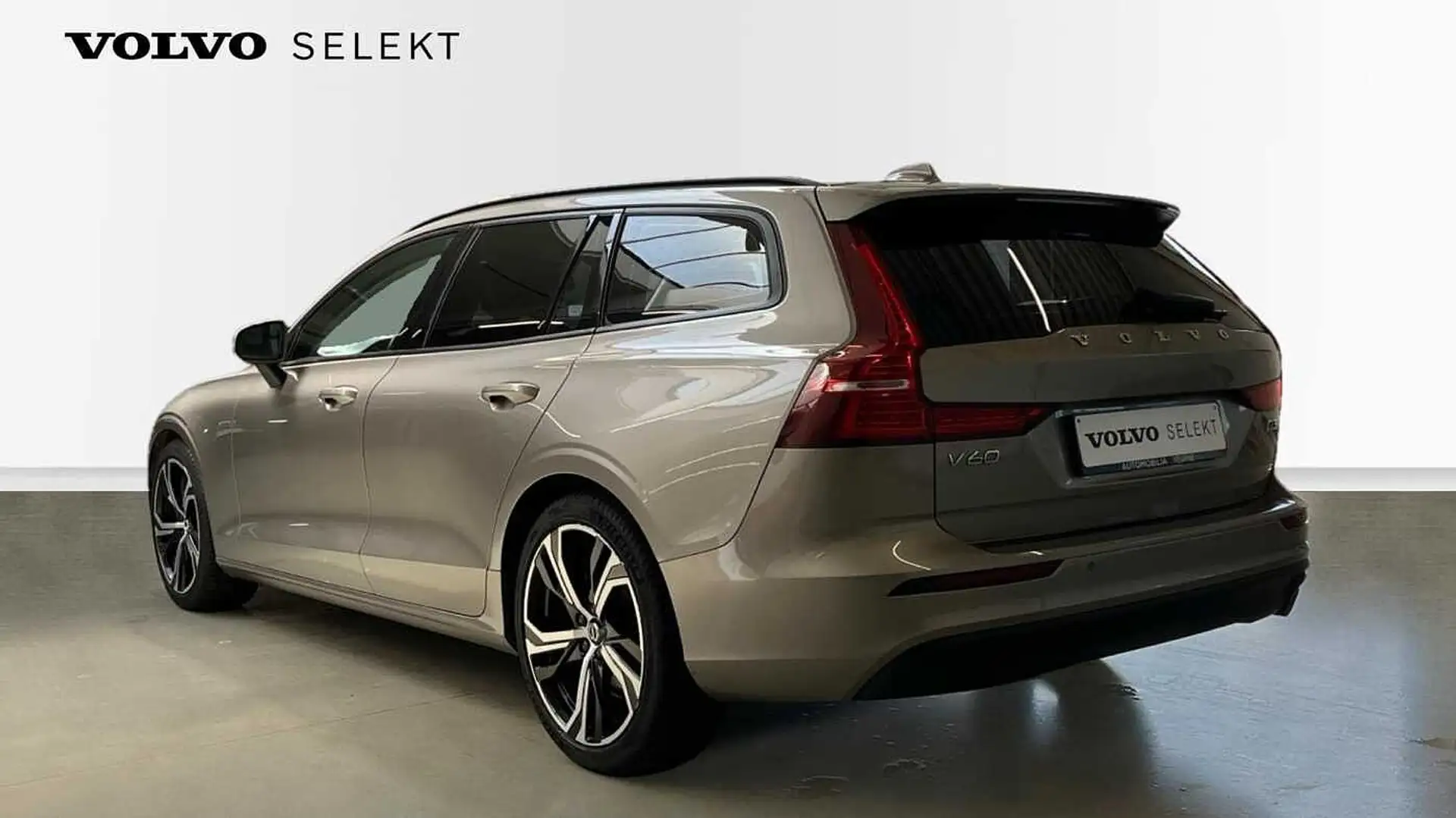 Volvo V60 Momentum D3 Aut | Trekhaak | Navi | Smartphone int Gris - 2