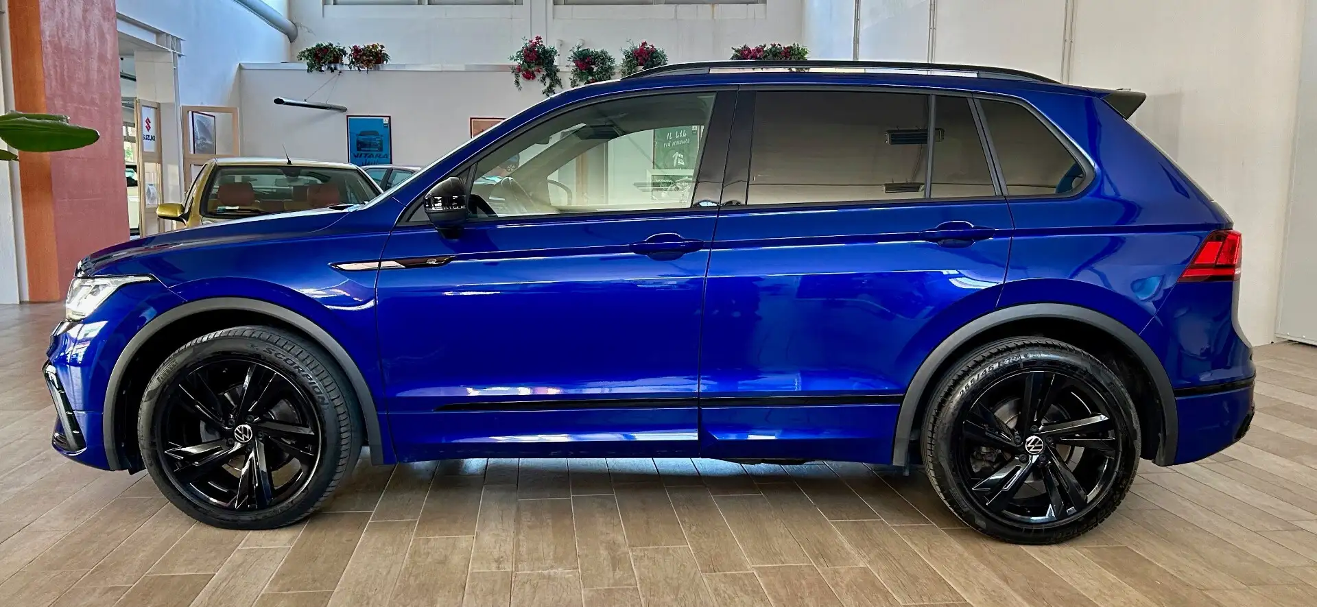Volkswagen Tiguan 2.0 TDI 150 CV SCR DSG R-Line Blau - 2