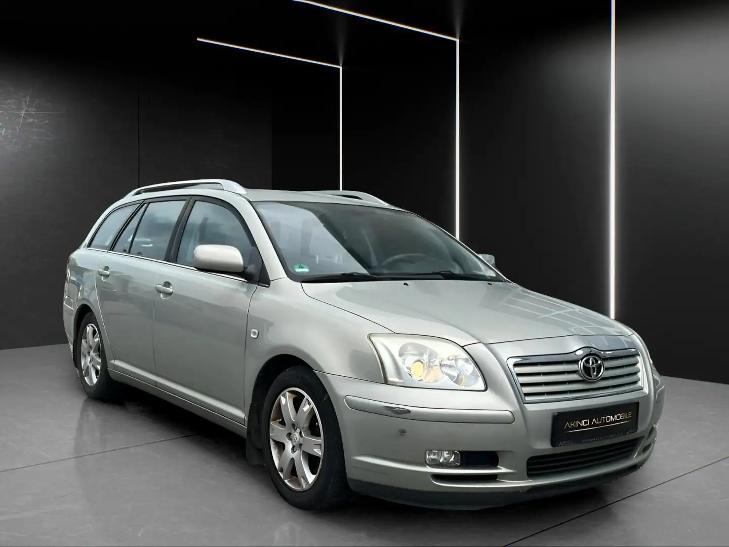 Toyota Avensis Kombi 2.0 D-4D Sol *TÜVNEU*AHK*KLIMA* Gris - 1