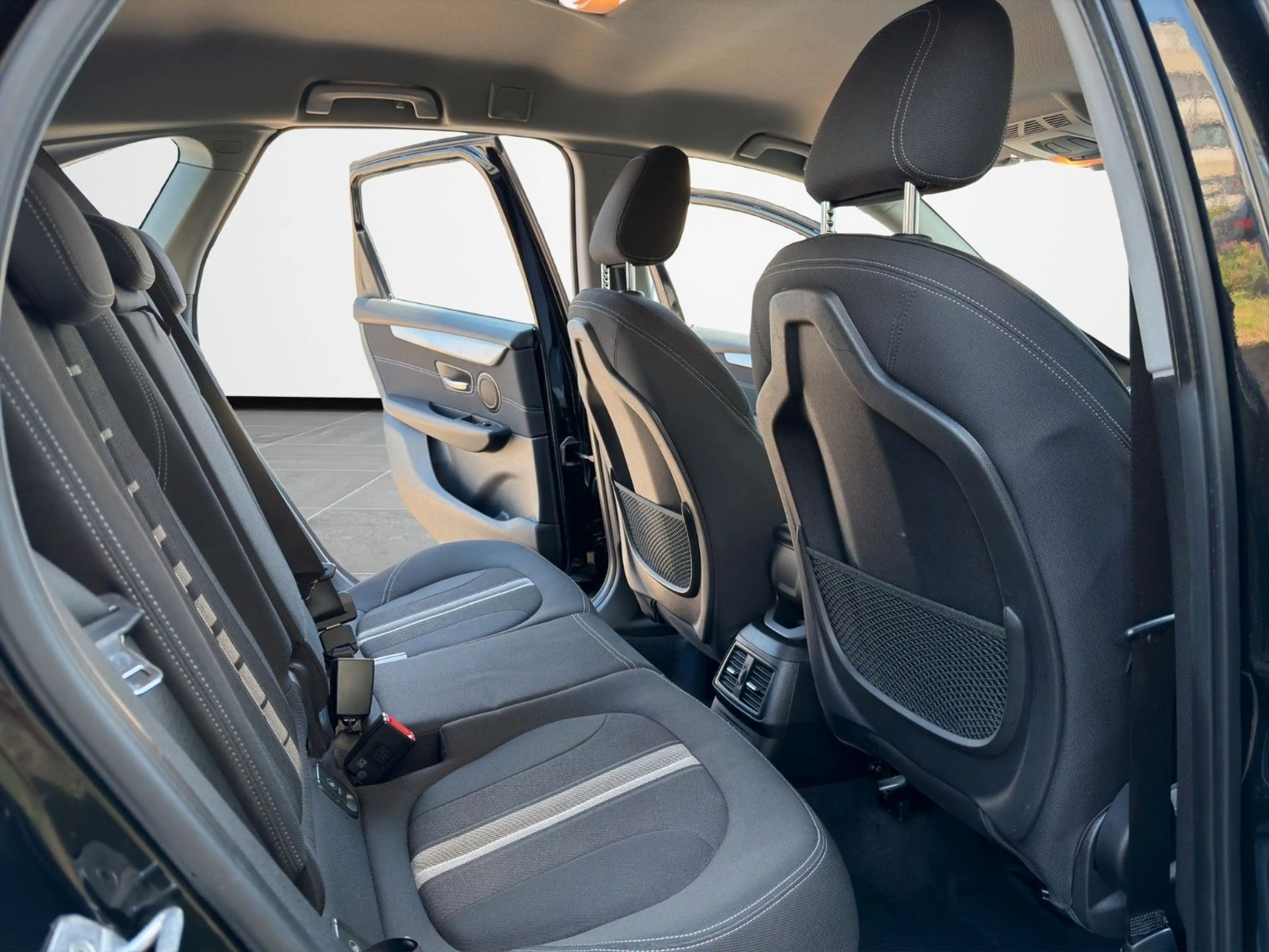 BMW 216 D ACTIVE TOURER ADVANTAGE! PDC! SHZ! AHK! — photo 11