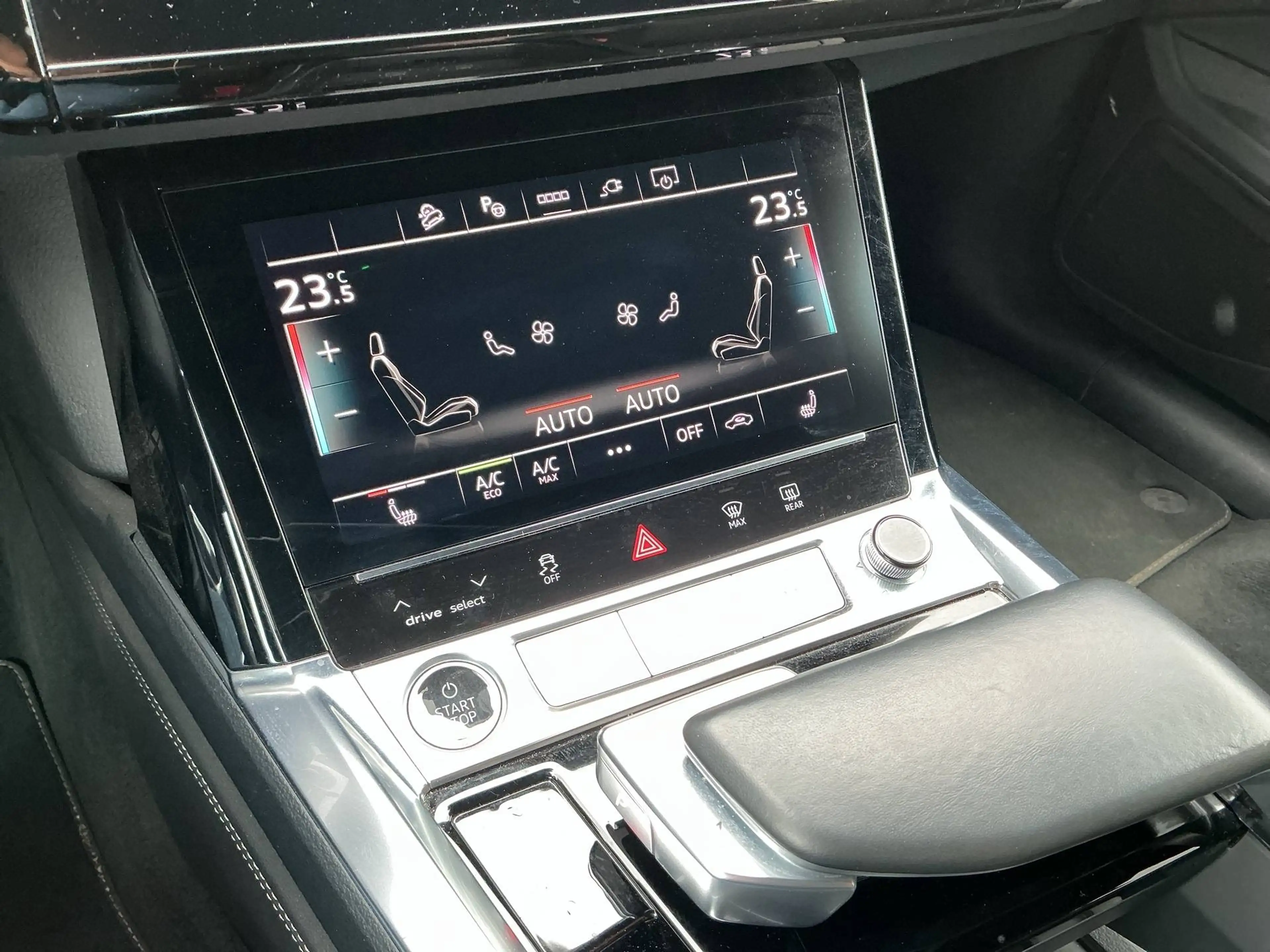 Audi e-tron 55 quattro basis — photo 15
