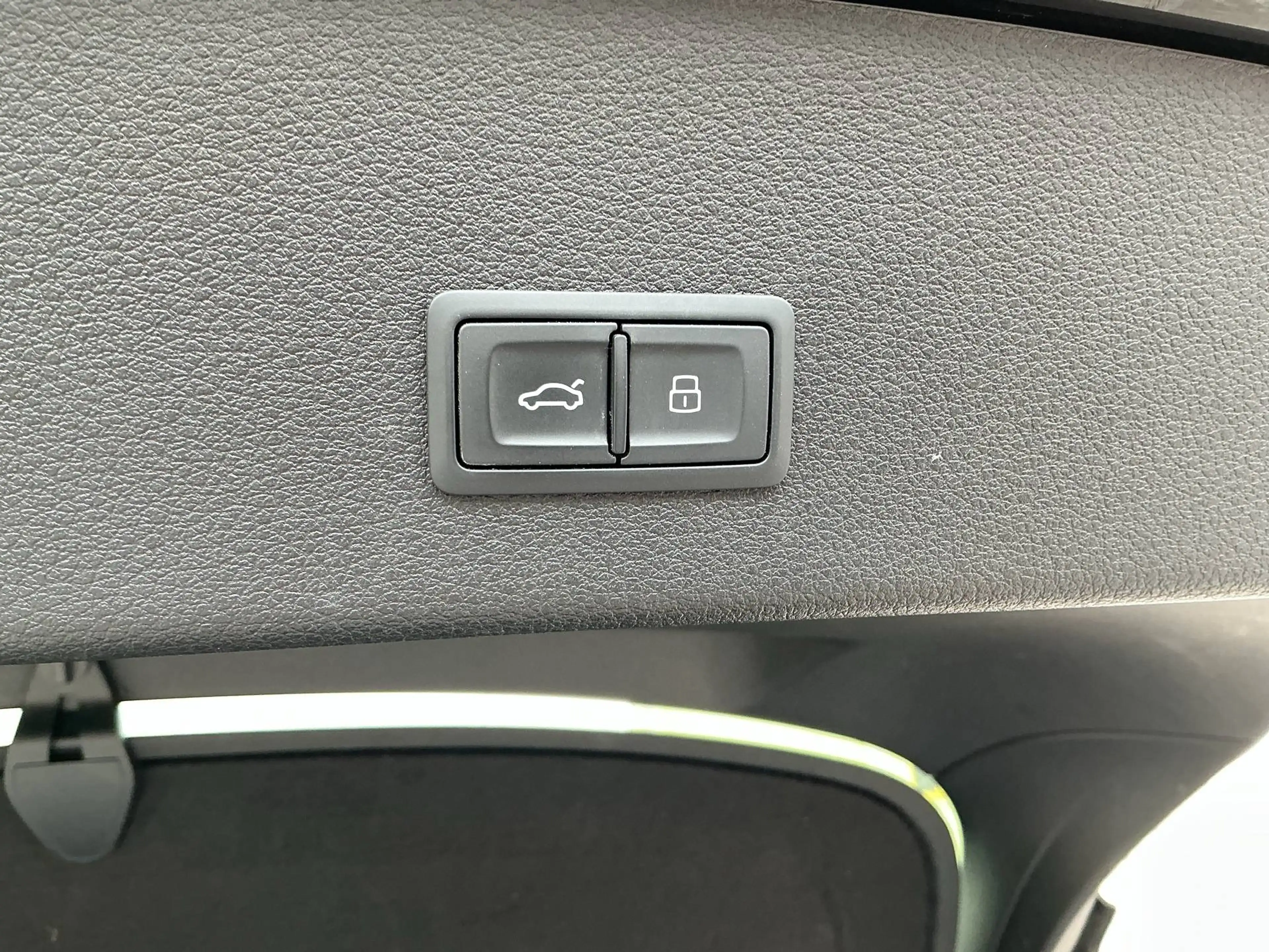 Audi e-tron 55 quattro basis — photo 13
