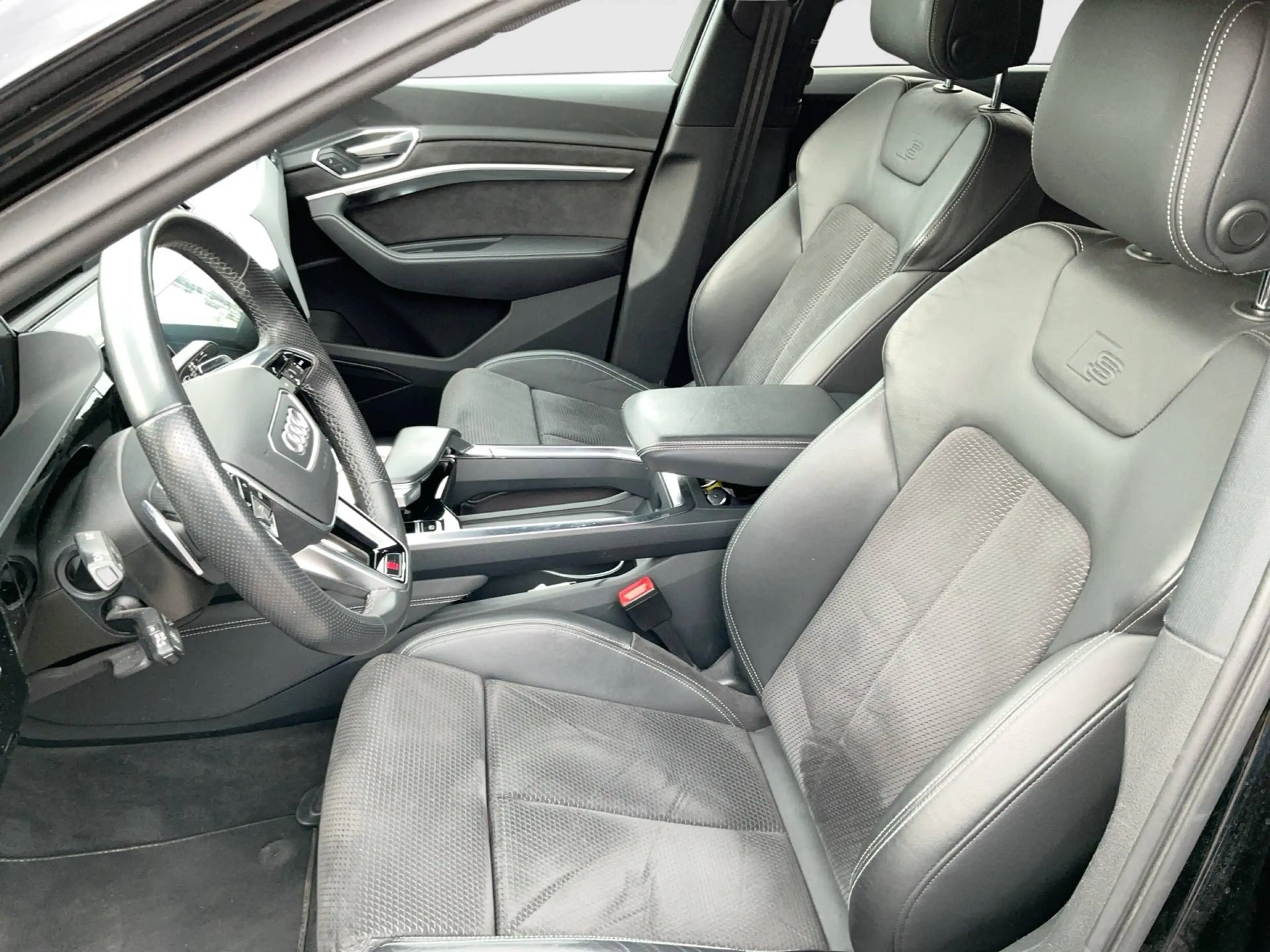 Audi e-tron 55 quattro basis — photo 8