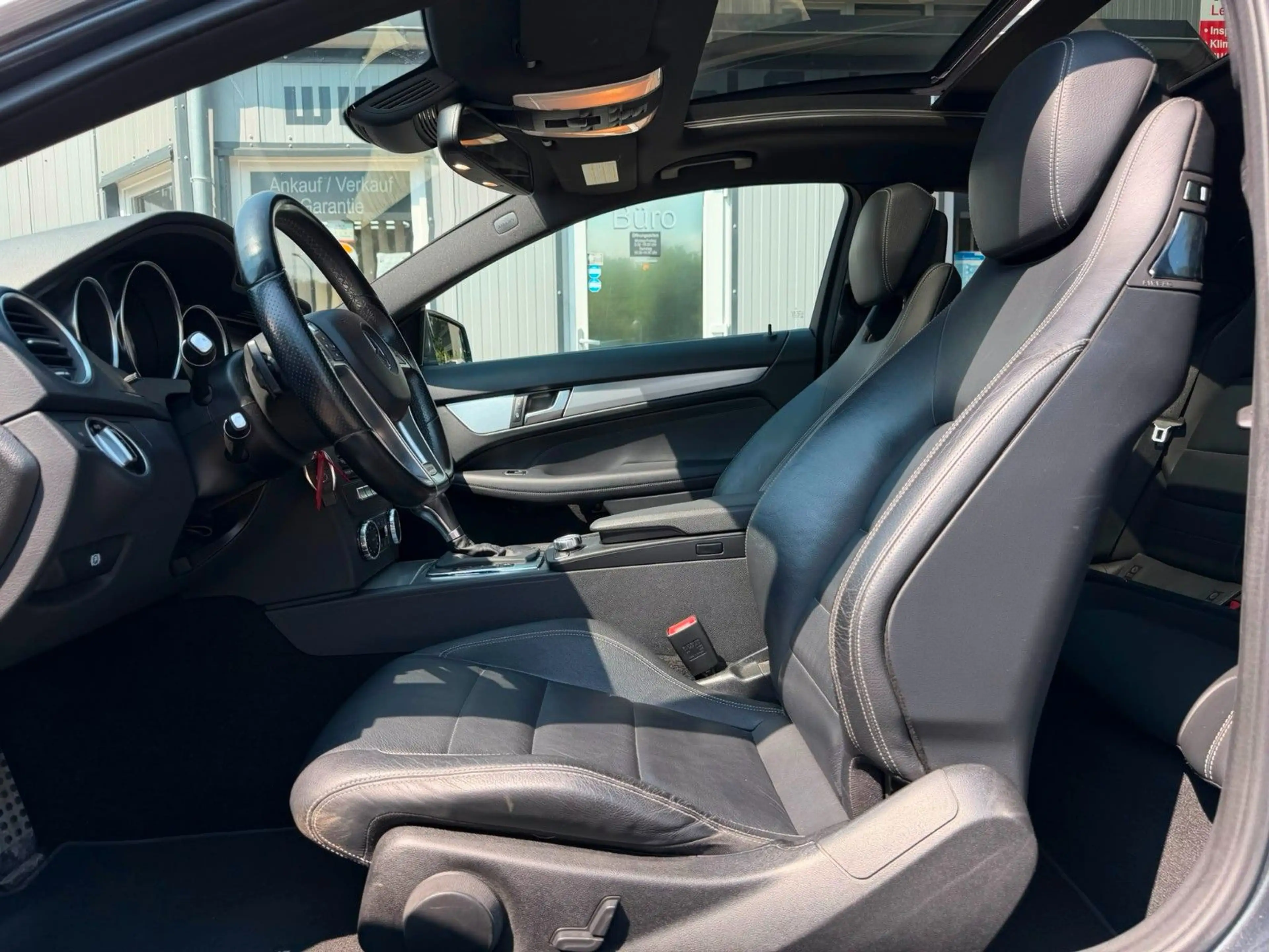 Mercedes-Benz C 350 Coupe AMG°AUTOM°LEDER°PDC°PANO°NAVI°18"ALU — photo 9