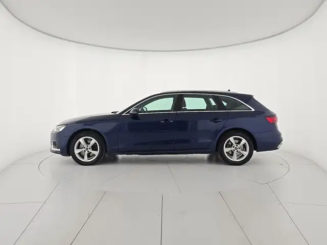 Audi A4 Avant view 2