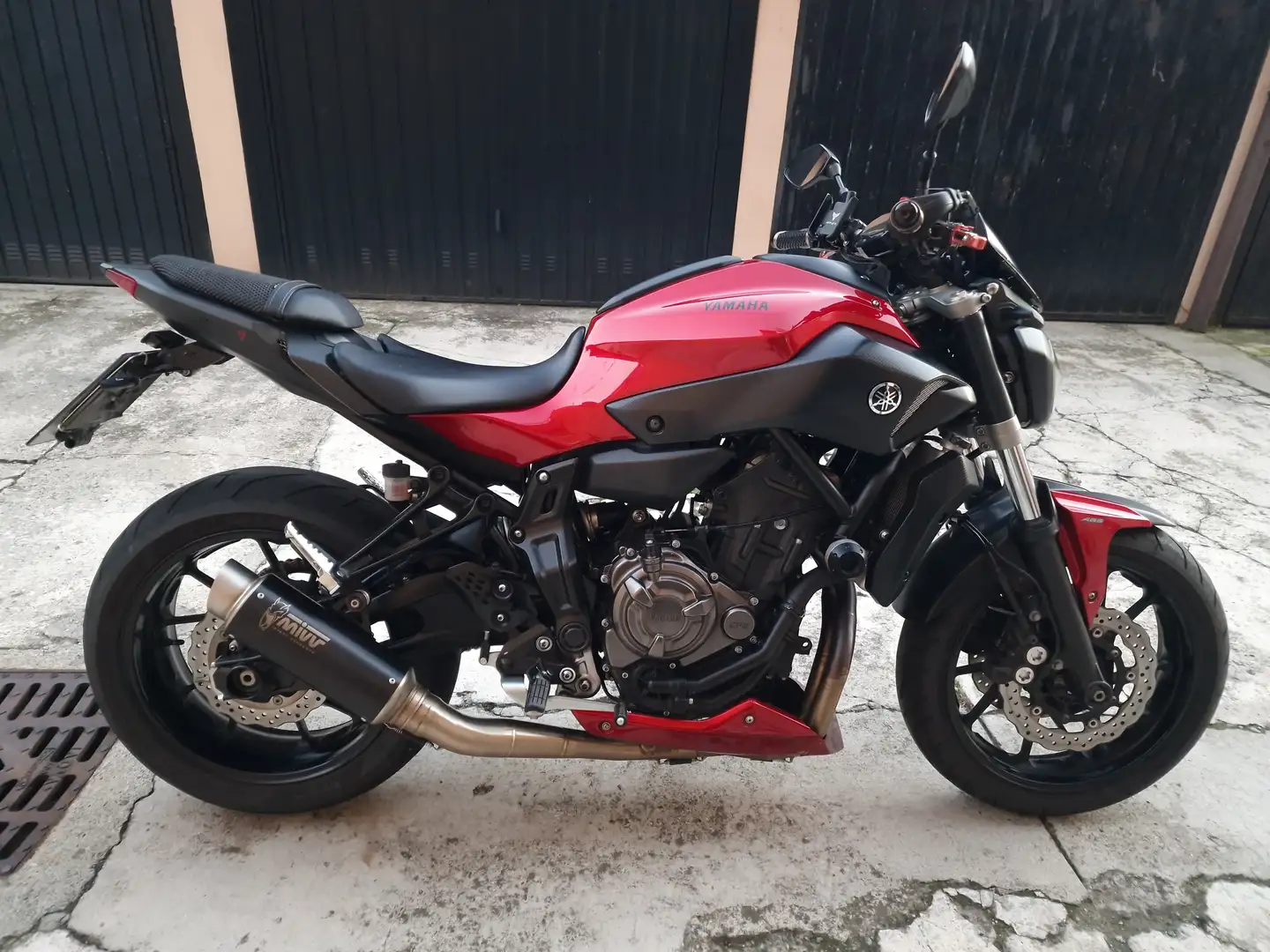 Yamaha MT-07 Rosso - 1