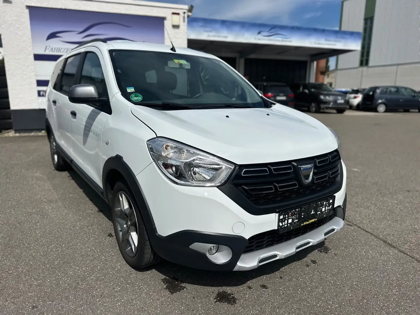 Dacia Lodgy Stepway Plus 1.Hand Navi 7 Sitzer Cam AHK Weiß - 2