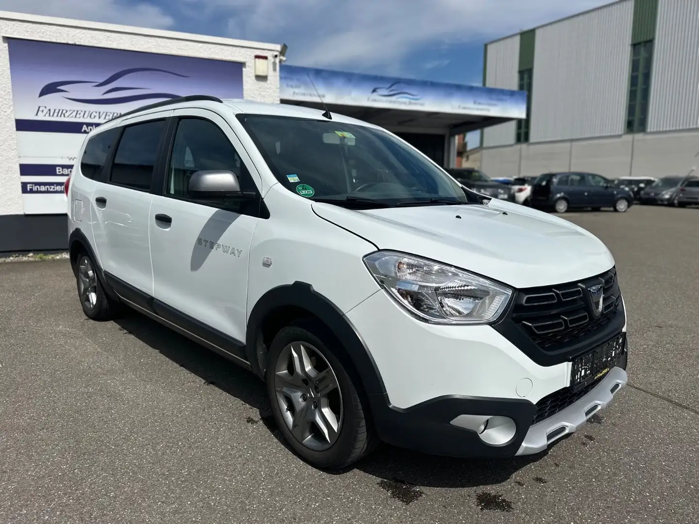 Dacia Lodgy Stepway Plus 1.Hand Navi 7 Sitzer Cam AHK Weiß - 1