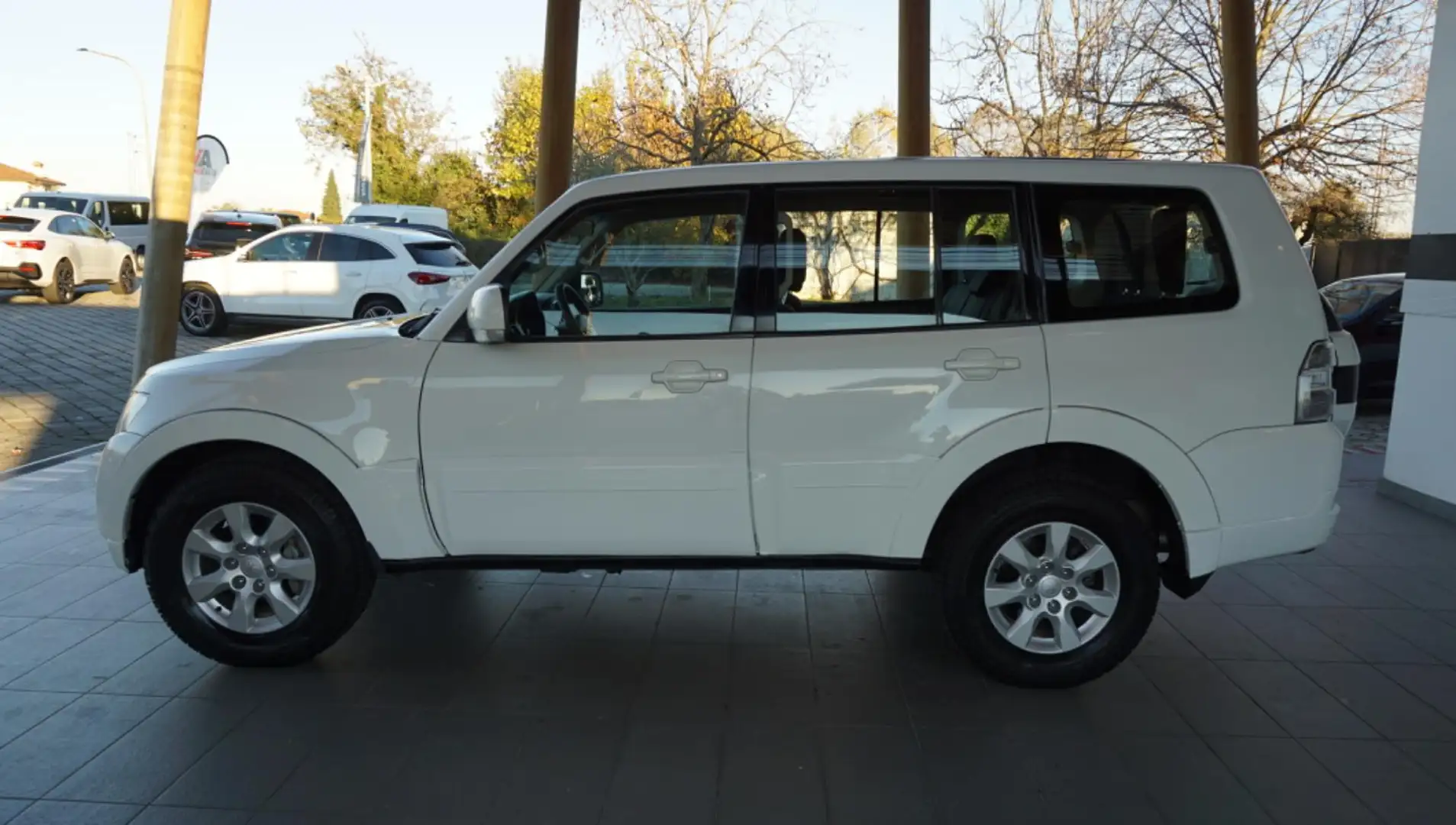 Mitsubishi Pajero 3.2 DI-D 16V aut. 5p. Instyle DPF Blanc - 2