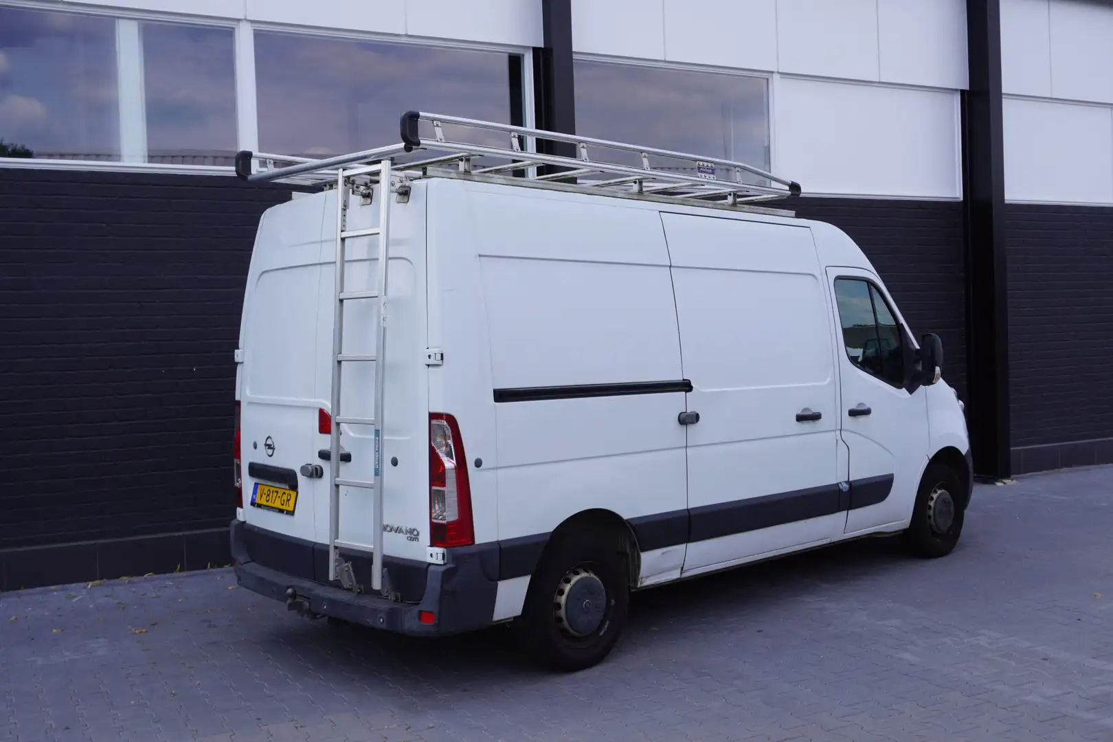Opel Movano 2.3 CDTI 125PK L2H2 - Airco - Navi - Cruise - PDC Wit - 2
