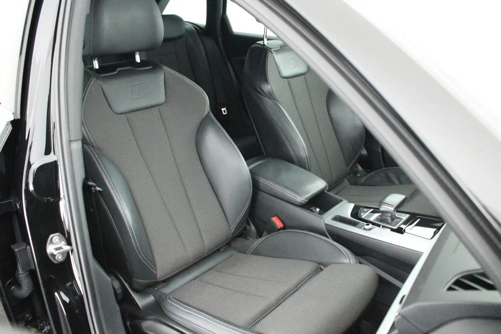 Audi A4 Avant 40 TFSI 190pk 2x S-Line Trekhaak Led Virtual Schwarz - 2