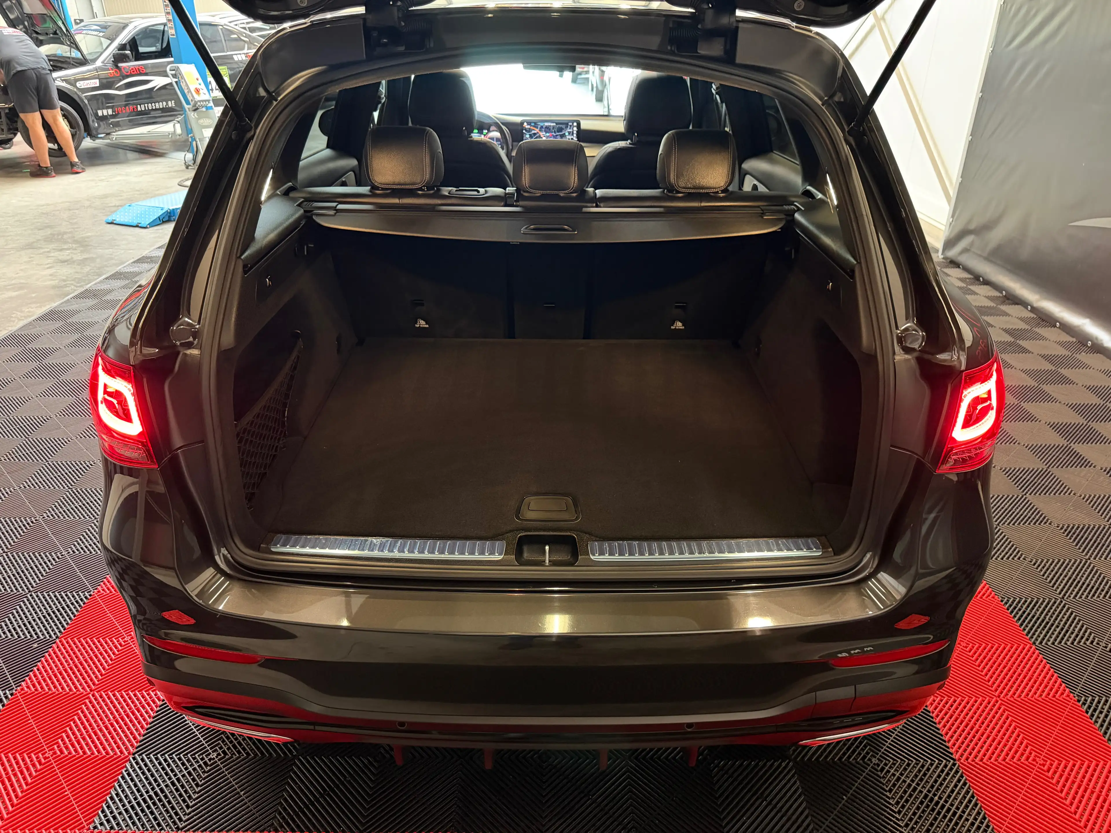 Mercedes-Benz GLC 200 /4-Matic/AMG Pack/Pano/Led/Ambi/Keyless/360°/Zv/Carplay/Topper!!! — photo 8