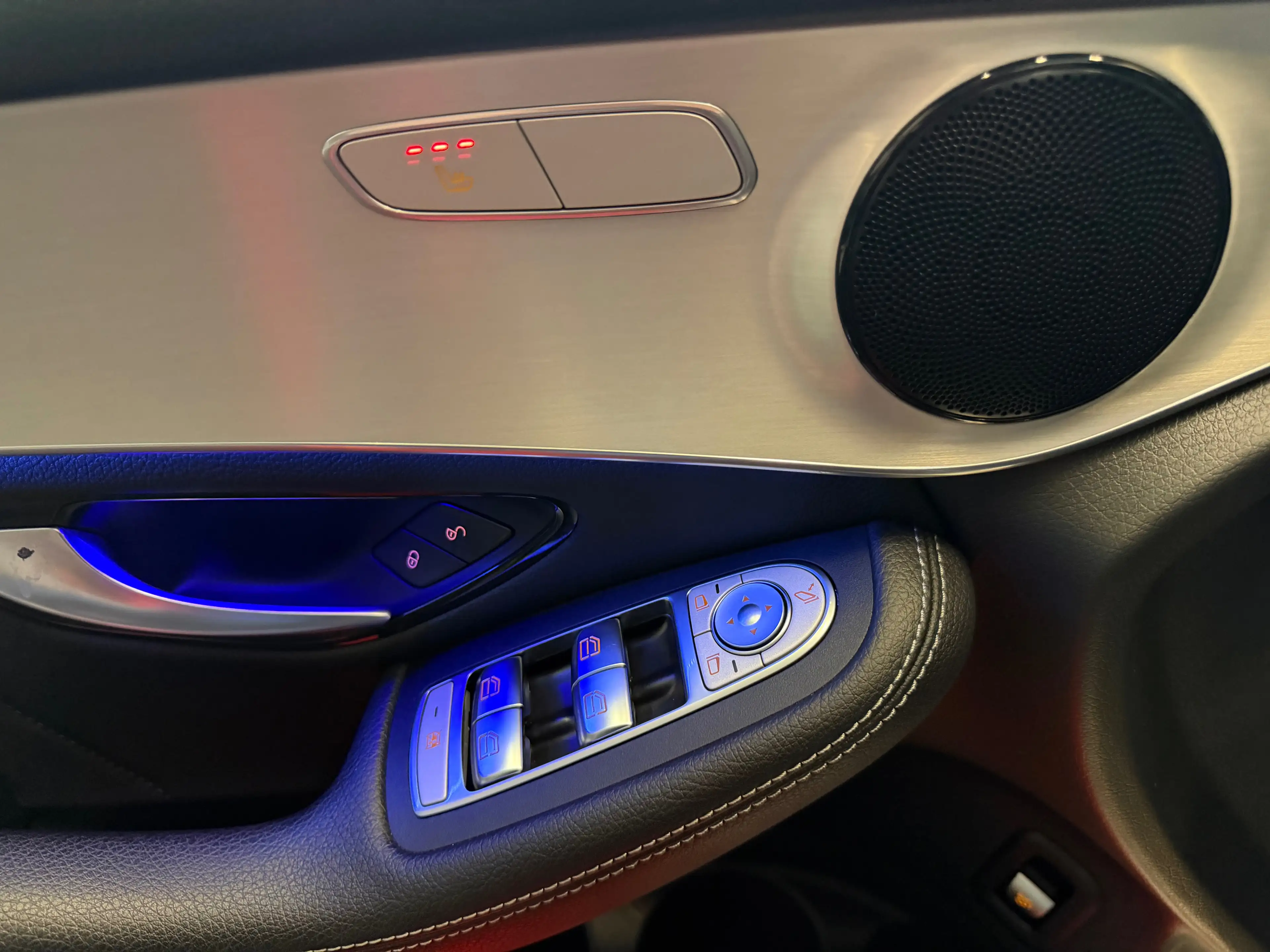 Mercedes-Benz GLC 200 /4-Matic/AMG Pack/Pano/Led/Ambi/Keyless/360°/Zv/Carplay/Topper!!! — photo 13