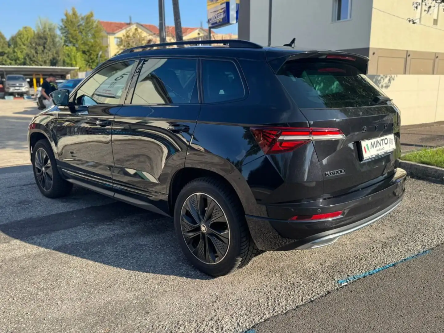 Skoda Karoq 2.0 TDI SCR 4x4 DSG SportLine Nero - 2