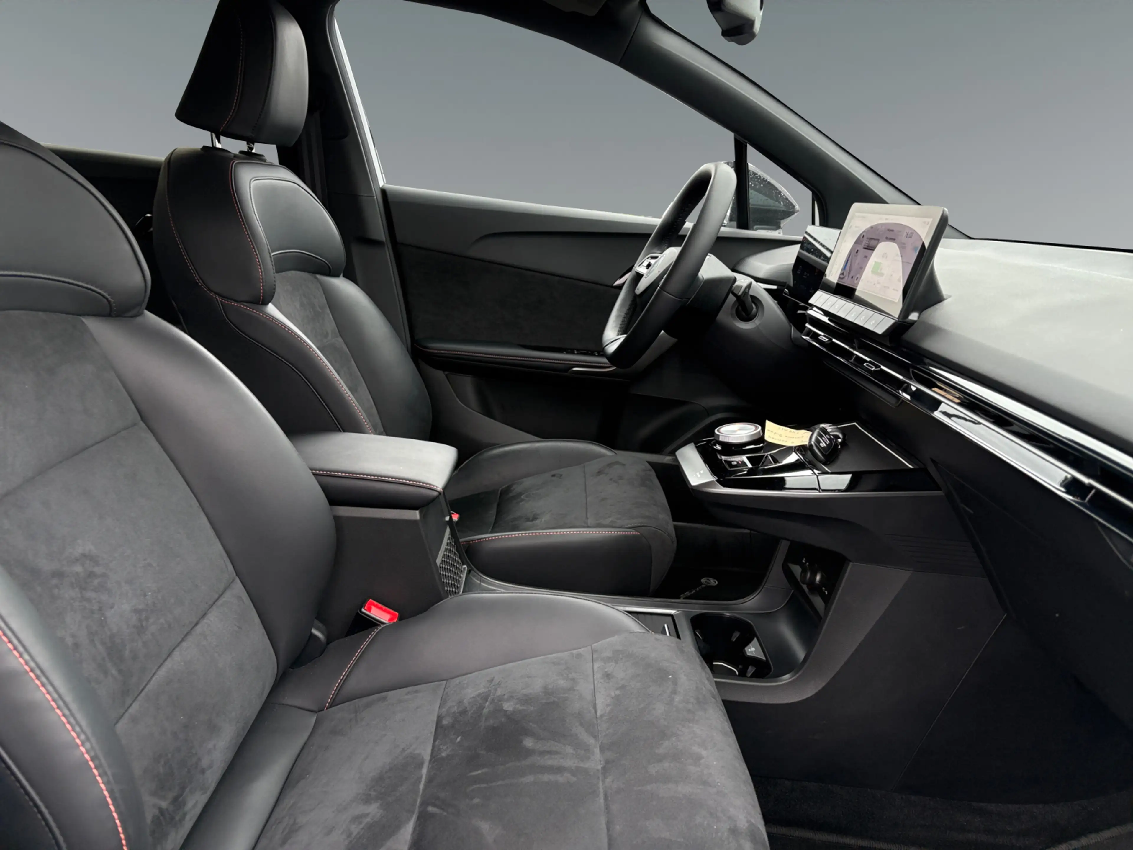 MG MG4 EV 64 kWh XPower — photo 12