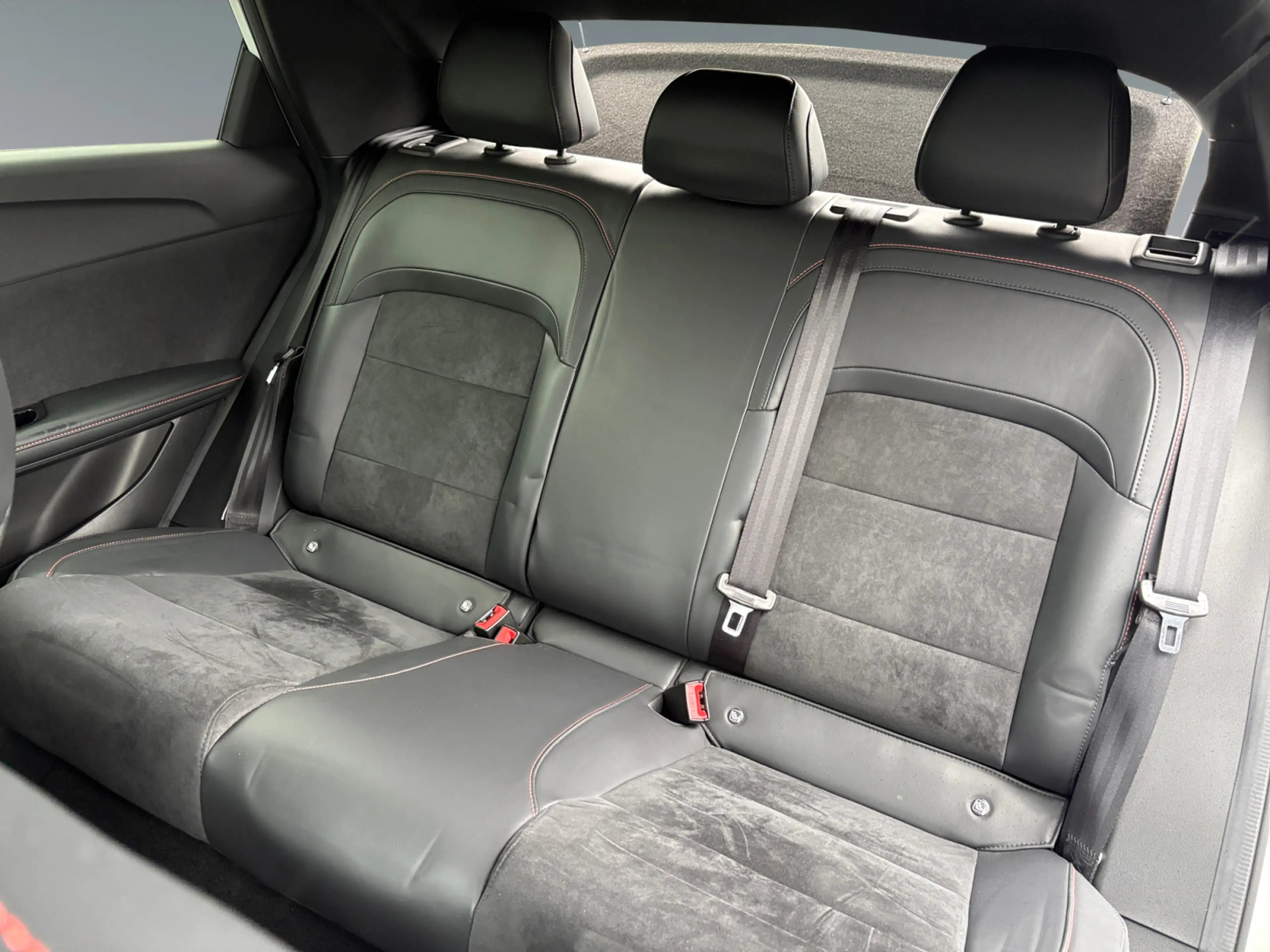MG MG4 EV 64 kWh XPower — photo 13