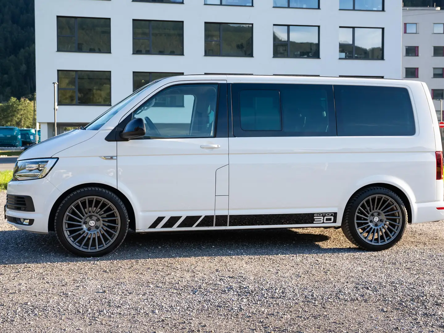 Volkswagen T6 Multivan Multivan Edition 2,0 TDI DSG Edition 30 - MwSt. ausweisbar - NEU Zahnriemen, Wasserpumpe, Pickerle Weiß - 1