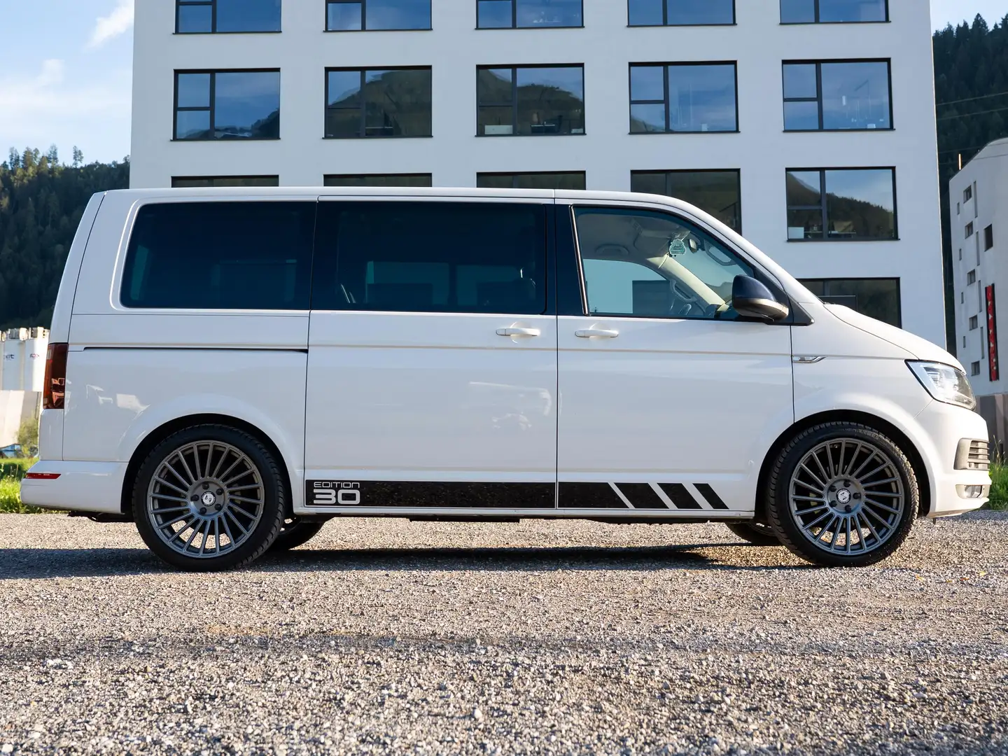 Volkswagen T6 Multivan Multivan Edition 2,0 TDI DSG Edition 30 - MwSt. ausweisbar - NEU Zahnriemen, Wasserpumpe, Pickerle Weiß - 2