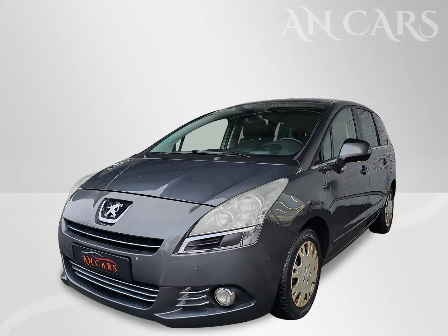 Peugeot 5008 7Sitze Navi Head-up PDC Panorama Video TUV 11.2026 Grau - 1