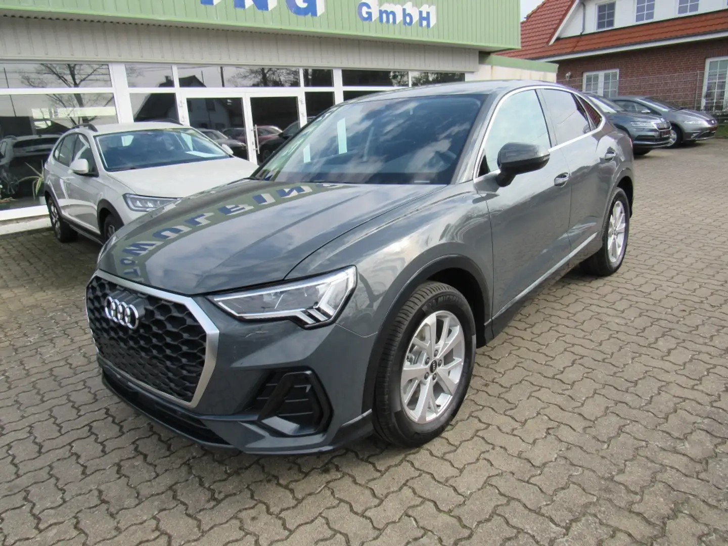Audi Q3 Sportback 35 TFSI S-Tronic,AHK,ACC,RFK,Keyless Šedá - 2
