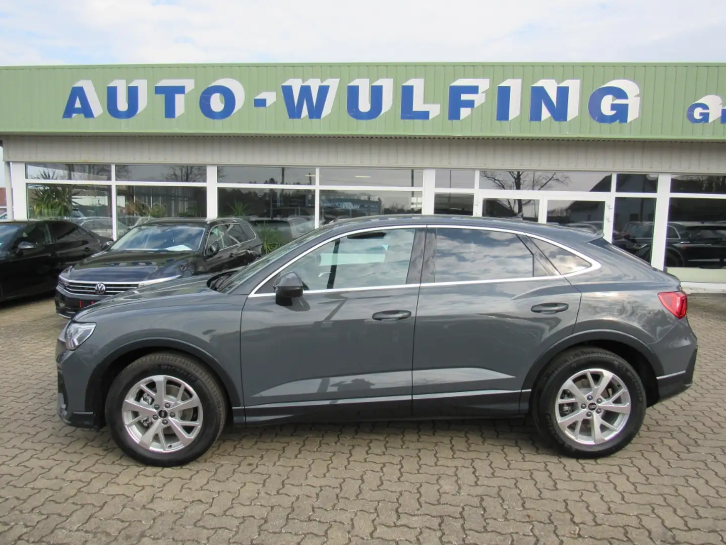 Audi Q3 Sportback 35 TFSI S-Tronic,AHK,ACC,RFK,Keyless Šedá - 1