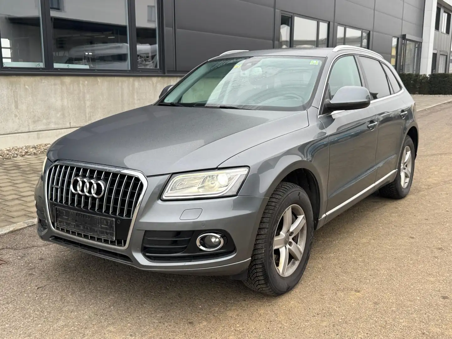Audi Q5 3.0 V6 TDI Quattro DSG ACC/PANO/LEDER/AHK Grijs - 2