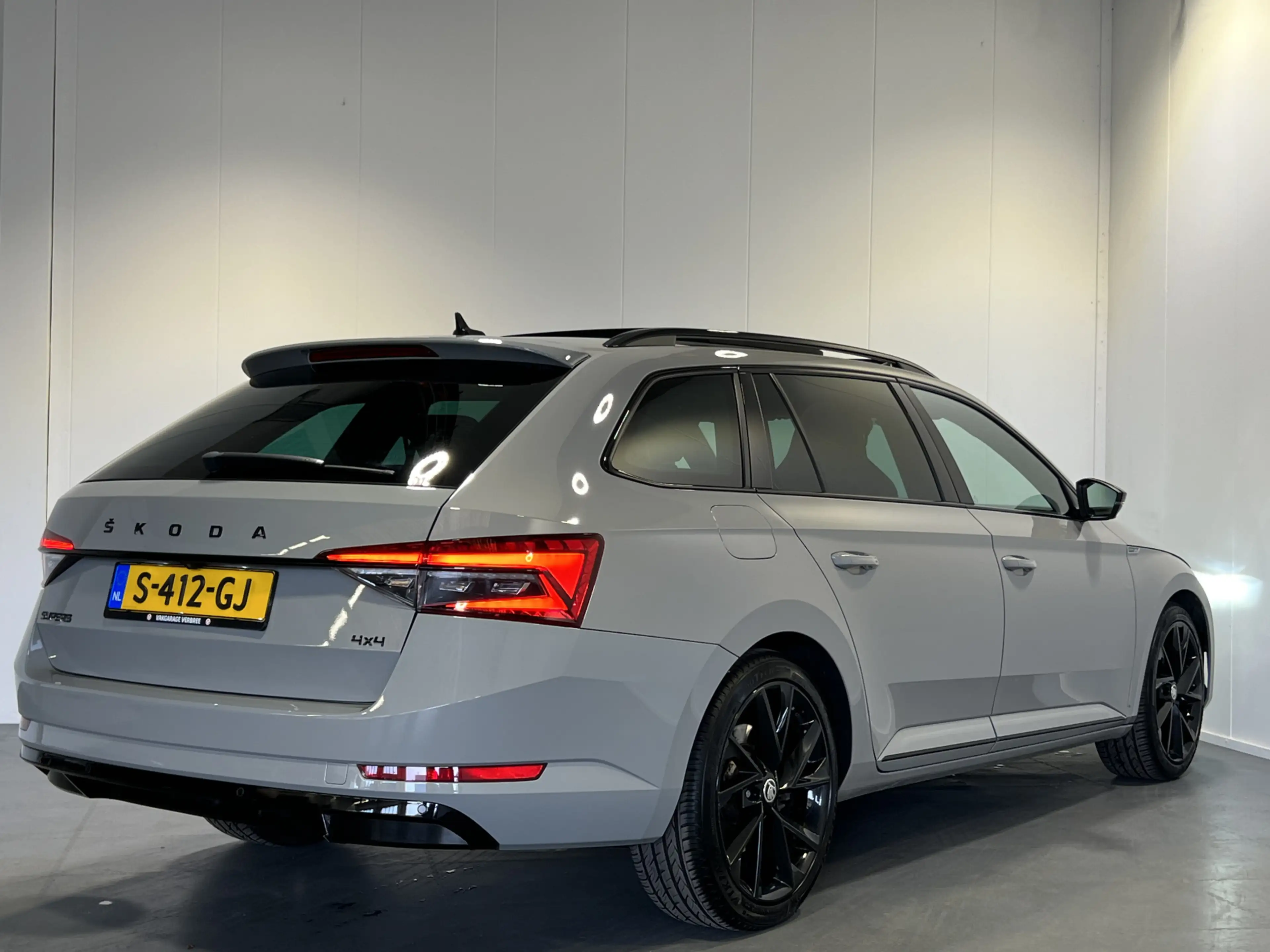 Skoda Superb Combi 2.0 TSI 4x4 Sportline Business | Navigatie/A — photo 2